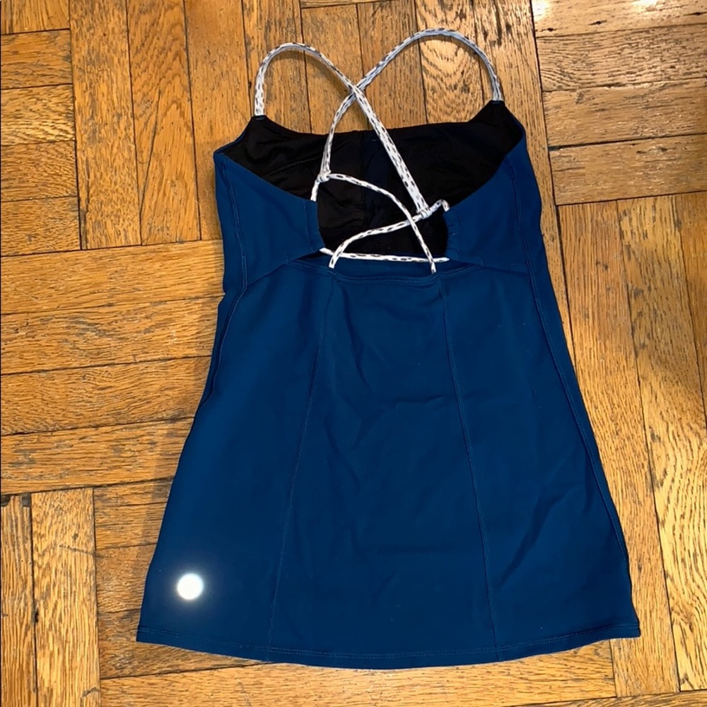 Women’s lulu lemon work out top - Picture 2 of 2